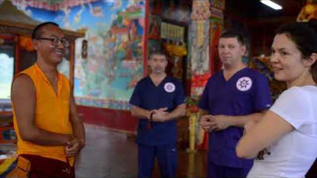 Тибетские монахи куют поющие чаши. Бред в полнолуние