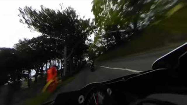 Да догониш вятъра ! Пейзажът се слива с конете (мотора) и пътят: времето,, пространството и скоростт