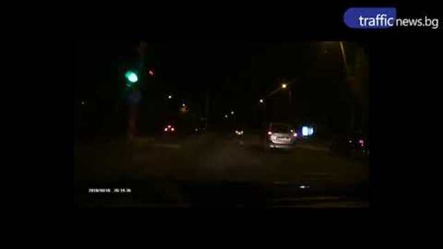 Любител на пътни нарушенията демонстрира поредното си умение