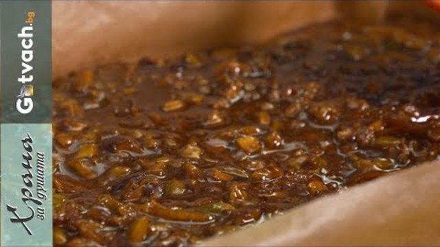 Сиропиран кейк с мед и шамфъстък