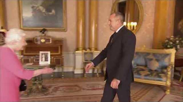 Радев покани кралица Елизабет II в България