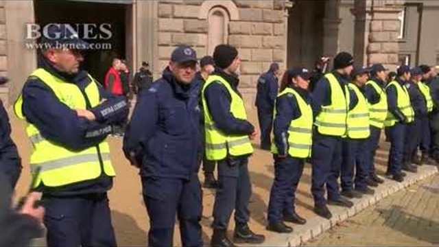 Майки пред Министерски съвет искат оставката на Симеонов - 2 част