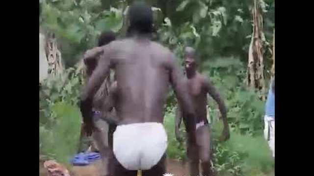 Негари играят кючек