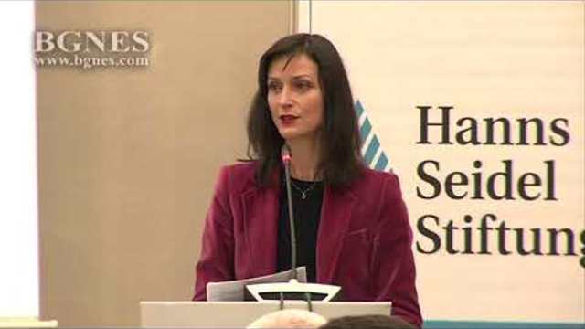 Габриел: ЕК ще публикува скоро следващия си доклад за борбата с трафика на хора