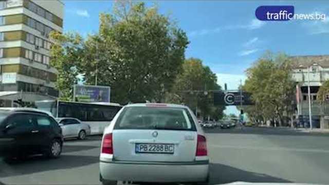 Коли навлизат в кръстовище, въпреки че няма как да минат