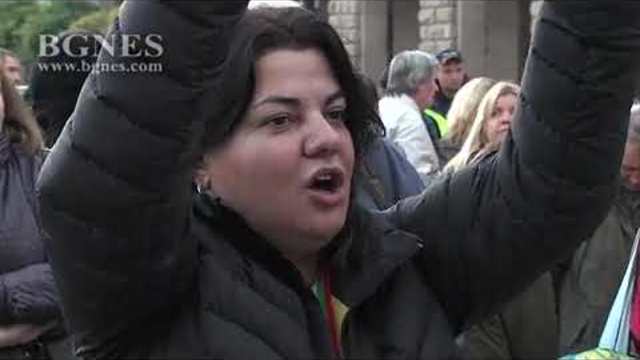 Протестиращи майки отново под прозорците на НФСБ