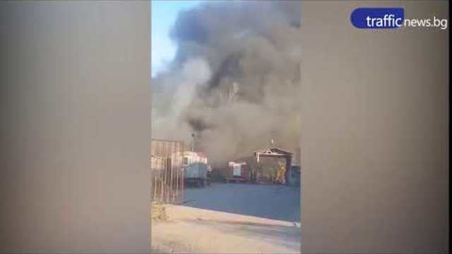 Пожар избухна в склад в квартал "Изгрев" 2