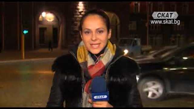 Пред сградата на Министерския съвет отново се събра група протестиращи