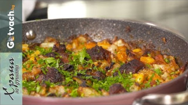 Боб със зеле и бекон на фурна