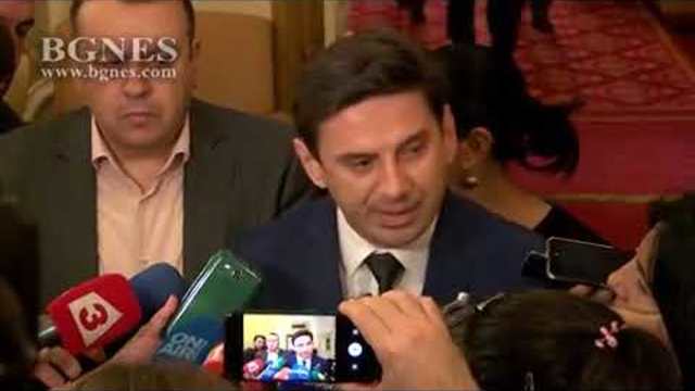 ДПС намекна за оставка и на Каракачанов