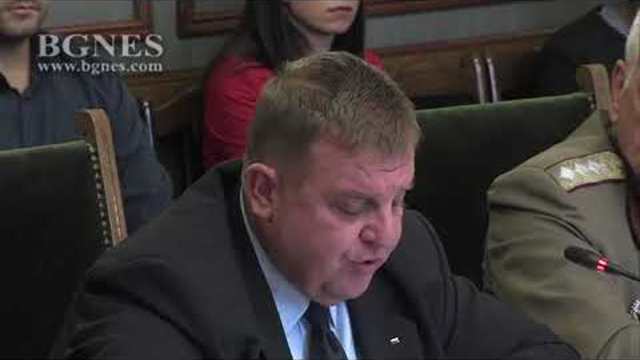 Каракачанов отхвърли нападките на БСП за ремонта на Су-25