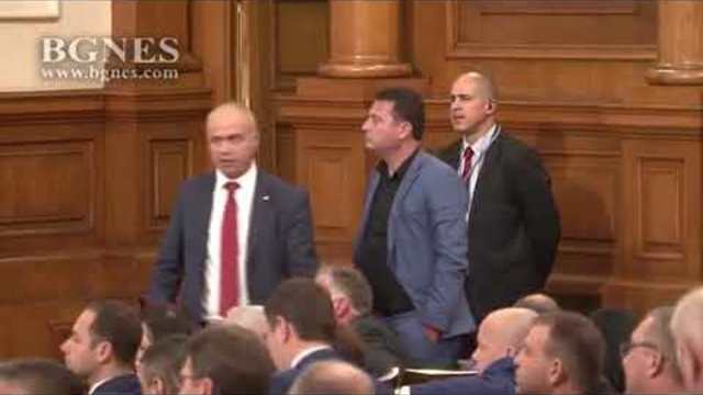 Обиди и наказания в пленарна зала