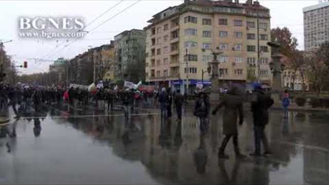 Протестът блокира Орлов мост