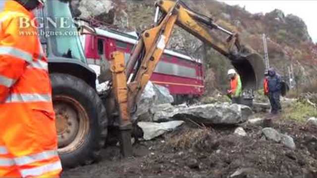 40 часа вече влакове през Кресненското дефиле няма