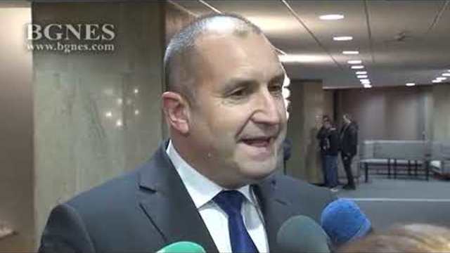 Радев: Българите не вярват, че политиците разчитат само на заплатата си