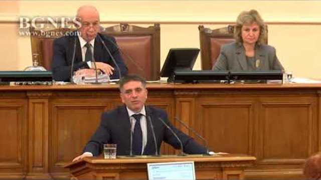 Депутатите пак се изпокараха