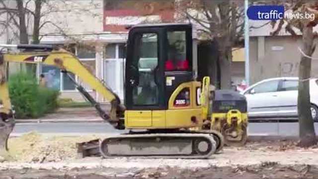 Събират чакъла от бул. "Свобода"