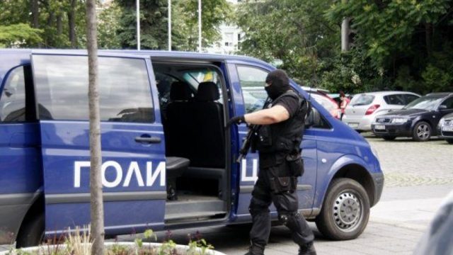 Зрелищни арести в Бургас! Над 15 задържани при спецакция в Бургас