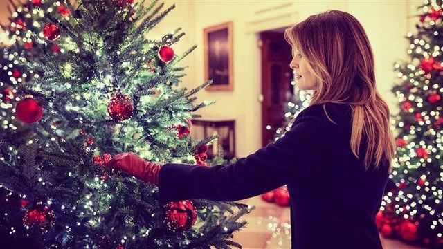 Вижте Мелания Тръмп представя пищната коледна украса в Белия дом! Melania Trump unveiled the White House Christmas