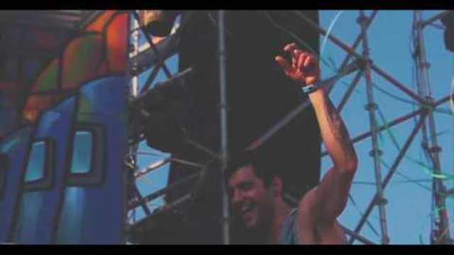 Ian Stratis - Amazing - Official Video Clip