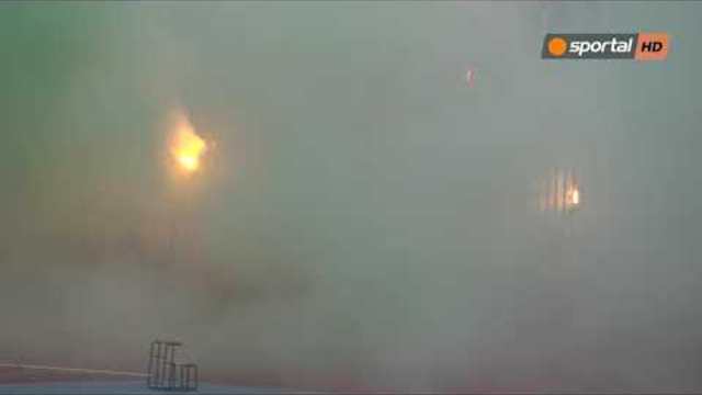 Пирошоу във времето, когато ЦСКА-София поведе с 2:0 в Русе