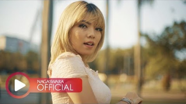 Selvy Gokuji - Digigit Ular (Official Music Video NAGASWARA) #music