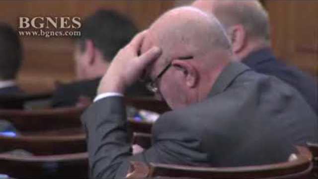 НСО вече няма да вози омбудсмана, Менда Стоянова ѝ дава „строшена кола“