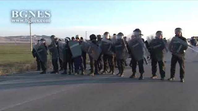 Протестиращи "атакуват" магистрала "Тракия" през нивите в старозагорско