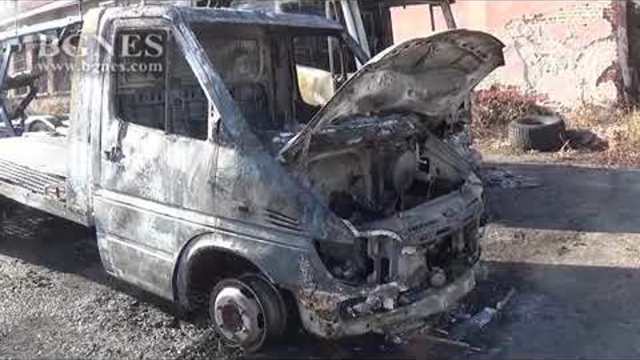 Запалиха три автовоза в Дупница, пожарът е умишлен