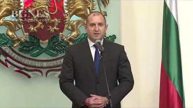 Румен Радев връчи пагони на военнослужещи, удостоени с висше офицерско звание