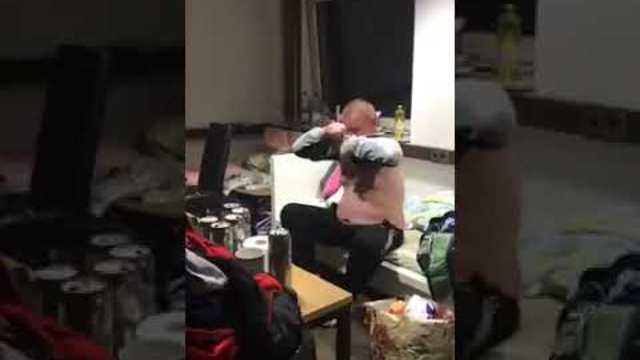 Луд поляк облича панталон смях