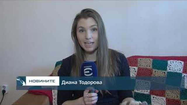 Доброволци плетат шалове и шапки за бездомни хора