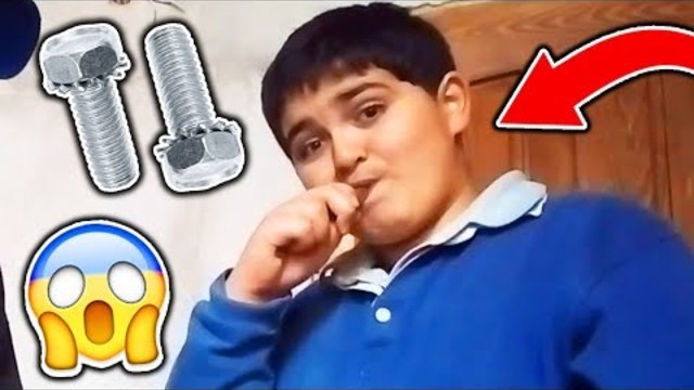 МОМЧЕТО КОЕТО ЯДЕ БОЛТОВЕ