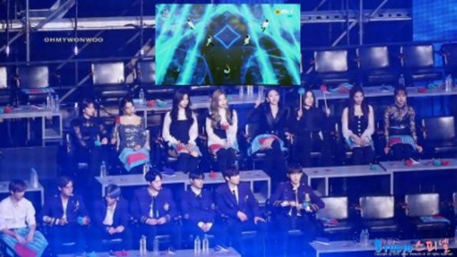 190106 Twice & Wanna Една реакция на Seventeen - A-Teen