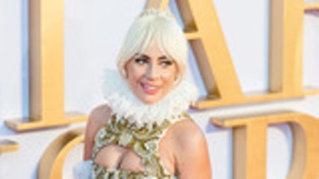 Lady Gaga се появява като съюзник от "звезда е родена" на нов билборд в Лос Анджелис
