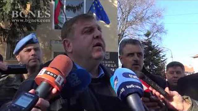 Каракачанов: Силен и мощен изтребител ни трябва, другото е дребно политиканство