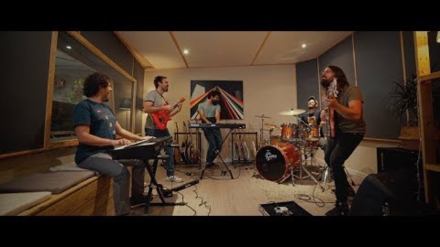 Cheeto's Magazine - Chili Guillermo (official video)