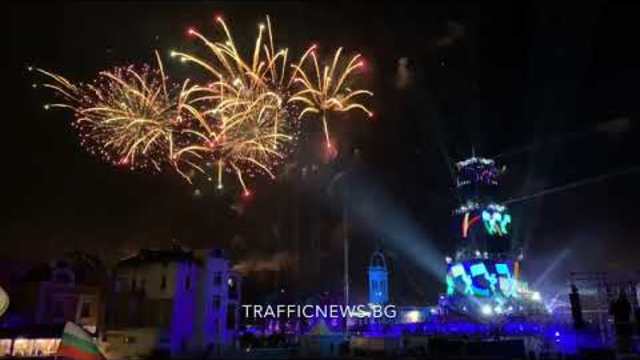 Светлинни водопади озариха небето над Европейската столица на културата