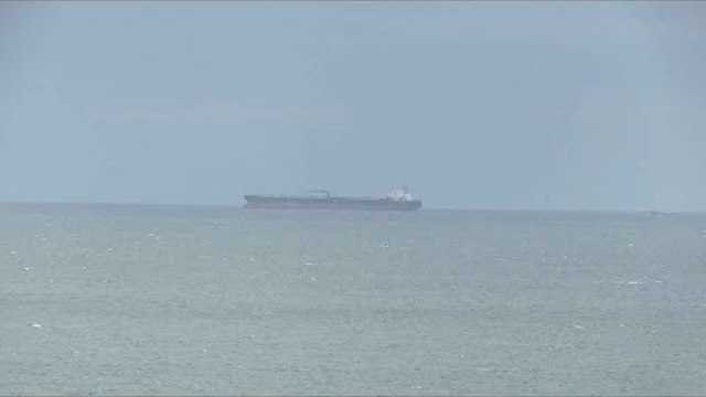 Танкерът „Бадр”се върна в Бургас