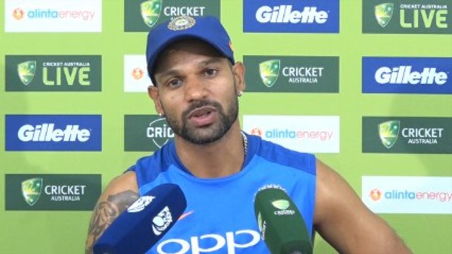 Dhoni дава увереност на batsmen на другия край: Shikhar Dhawan