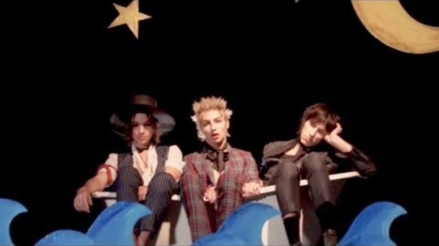 PALAYE ROYALE - Dying In A Hot Tub (Official Music Video)