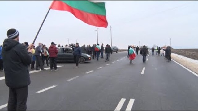 Шуменци от два квартала на протест срещу винетките