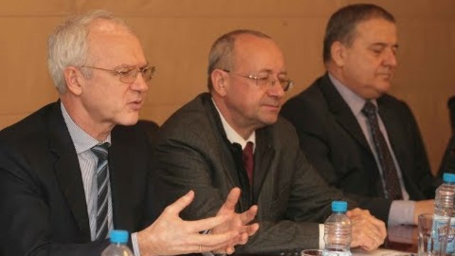 Бизнесът иска равни осигуровки между работодател и работник