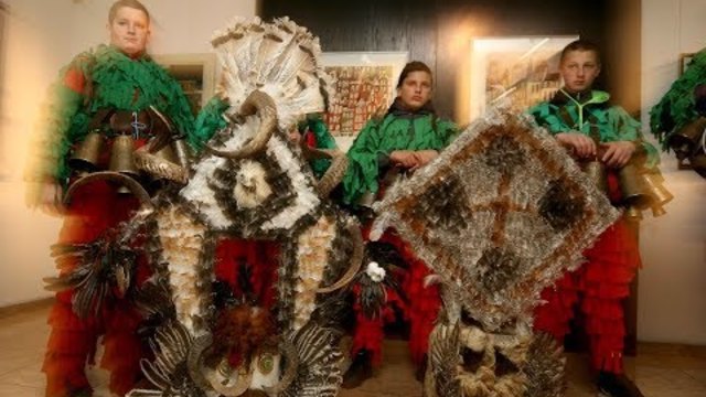 Над 7500 души участват на „Сурва 2019“