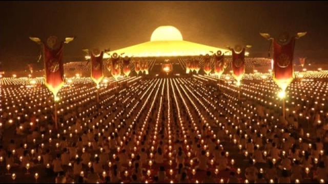 Невероятна красота! Тържество-фестивал за празника пълна луна в Тайланд (ВИДЕО)