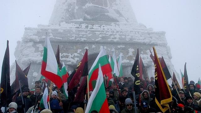 Хиляди се стичат към връх Шипка по случай 3 март 2019 г.