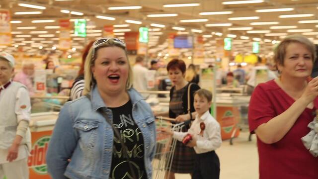 Флешмоб в гипермаркете  "Глобус" г. Щёлково ко Дню Победы!