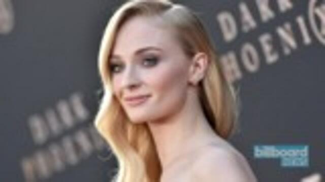 Софи Търнър хвърля момичето в Европа |