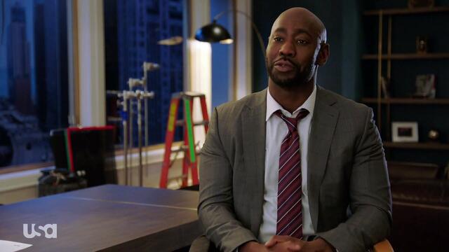 Сезон 1 на Пиърсън