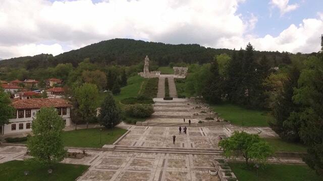 Откриха груби нарушения покрай ремонта на мемориала на Христо Ботев в Калофер